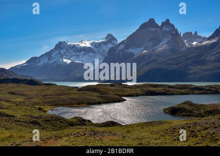 Belle vue sur Cuernos del Paine et le Lago Nordenskjold au parc national Torres del Paine, patagonia, Chili Banque D'Images