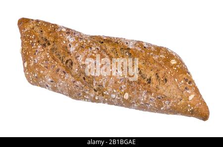 Une baguette de grain entier croustillante. Gros plan de céréales cuites au four doré saupoudrées de graines de lin, de sésame et de flocons d'avoine à base de pâte levée à base de levure. Banque D'Images
