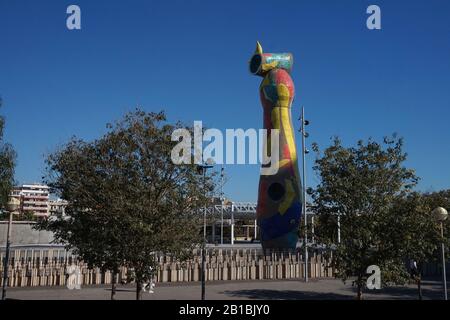 Statue « femme & oiseau » au Parc de Joan Miró, Barcelone, Espagne Banque D'Images