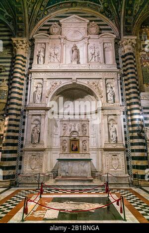 Autel de Piccolomini dans le Duomo de Sienne, Toscane, Italie. Banque D'Images