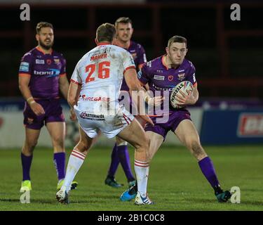 21 février 2020, Hull College Craven Park, Kingston upon Hull, Angleterre; Betfred Super League, Hull Kingston Rovers / Hudderfield Giants : Jake Wardle (3) de Hudderfield Giants est à Welle (26) de Hull KR Banque D'Images