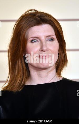 Londres, Royaume-Uni. 24 février 2020. Sharon Horgan participe à la première du drame inspiré par le chœur Des Épouses militaires mondialement reconnu, à la place de Leicester de Cineworld, Londres, Royaume-Uni - 24 février 2020 crédit: Nils Jorgensen/Alay Live News Banque D'Images