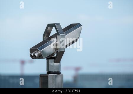 Jumelles d'observation métalliques à pièces Banque D'Images