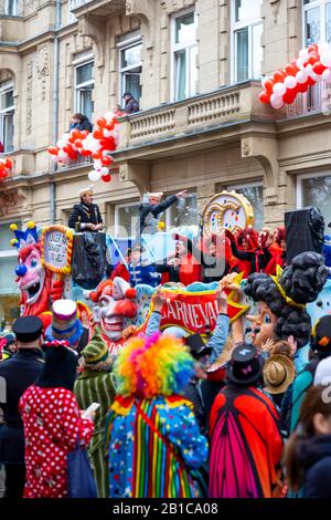 La procession du lundi de Shrove à DŸsseldorf, carnaval de rue, charrettes à motif carnaval, Banque D'Images