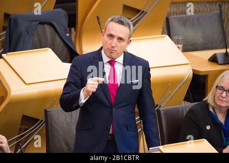 Édimbourg, Royaume-Uni. 20 Février 2020. Photo: Alex Cole-Hamilton MSP - porte-parole de la santé et MSP pour Edinburgh Western pour le Parti libéral-démocrate écossais. Scènes de l'intérieur de la chambre de débat du Parlement écossais à Holyrood, Édimbourg. Banque D'Images