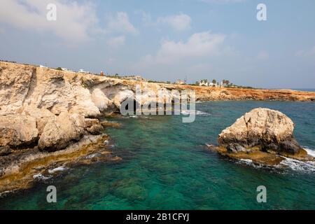 Grottes marines au pont Love, Ayia Napa, Chypre. 2019 Banque D'Images