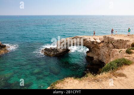 Grottes marines au pont Love, Ayia Napa, Chypre. 2019 Banque D'Images