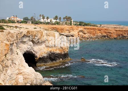 Grottes marines au pont Love, Ayia Napa, Chypre. 2019 Banque D'Images