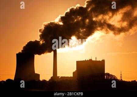 Centrale électrique au charbon Heyden au lever du soleil, Allemagne, Rhénanie-du-Nord-Westphalie, Petershagen Banque D'Images