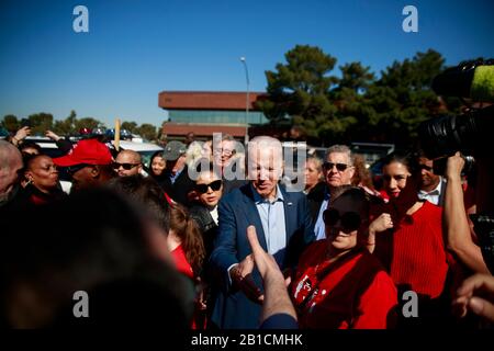 02192020 - Las Vegas, Nevada, États-Unis: L'ancien vice-président et candidat à la présidence démocratique espère que Joe Biden campagne sur la ligne de piquetage avec les membres de la section locale 226 du Syndicat des travailleurs culinaires à l'extérieur du Palms Casino à Las Vegas, le mercredi 19 février 2020. Banque D'Images