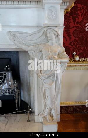 Galerie cheminée droite, design par Robert Adam - Harewood House - West Yorkshire, Angleterre - Banque D'Images