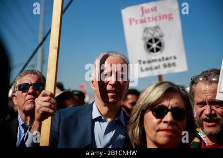 02192020 - Las Vegas, Nevada, États-Unis: L'ancien vice-président et candidat à la présidence démocratique espère que Joe Biden campagne sur la ligne de piquetage avec les membres de la section locale 226 du Syndicat des travailleurs culinaires à l'extérieur du Palms Casino à Las Vegas, le mercredi 19 février 2020. Banque D'Images