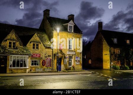 Cotswolds Distillery, Village de Bourton-on-the-Water, Gloucestershire, Angleterre, Royaume-Uni Banque D'Images