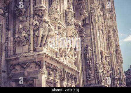 Détail de la façade de la cathédrale de Milan (Duomo di Milano) à Milan, Italie. Le Duomo de Milan est la plus grande église d'Italie et la cinquième plus grande de la wor Banque D'Images