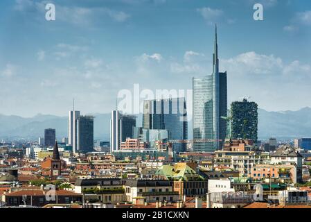 Ville de Milan avec gratte-ciel modernes dans le quartier des affaires de Porto Nuovo en Italie Banque D'Images