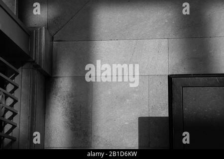 Vue abstraite en noir et blanc de l'intérieur architectural de Chicago Banque D'Images