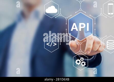 API application Programming interface connecte des services sur Internet et permet la communication de données réseau, ingénieur logiciel touchant concept pour IoT, c Banque D'Images