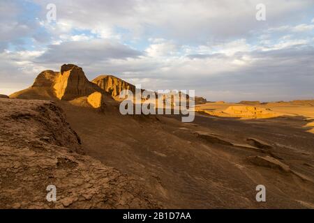 Dasht-e Lut Desert ou Lut Desert paysage, un grand désert de sel en Iran, pendant le coucher du soleil Banque D'Images