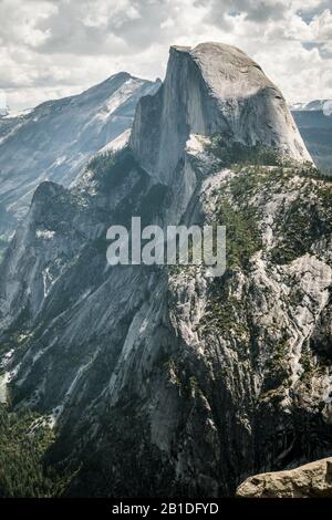 Yoite Valley, Glacier point et Half Dome dans le parc national de Yosemite, Californie, États-Unis Banque D'Images