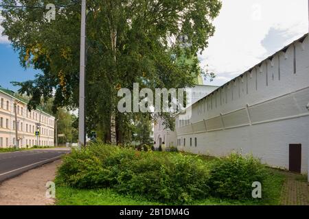 Murs de forteresse et tour du monastère Saint-Nicolas Peshnoshsky Banque D'Images