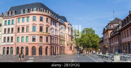 Panorama de vieux bâtiments colorés sur la place du marché de Mayence, Allemagne Banque D'Images