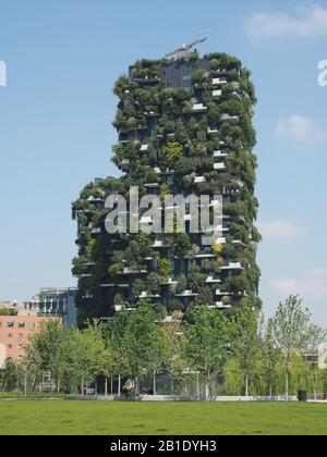 Italie, Lombardie, Milan, Bosco Verticale Residential Towers 111 Mètres 78 Mètres Conçu Boeri Studio Porta Nuova Banque D'Images