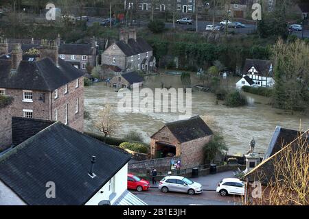 Vue générale des inondations à Ironbridge, dans le Shropshire, alors que la rivière Severn reste élevée, avec des avertissements de nouvelles inondations à travers le Royaume-Uni. Voir l'histoire de PA MÉTÉO Storm. Crédit photo devrait lire: Nick Potts/PA Wire Banque D'Images