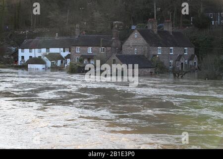 Vue générale des inondations à Ironbridge, dans le Shropshire, alors que la rivière Severn reste élevée, avec des avertissements de nouvelles inondations à travers le Royaume-Uni. Voir l'histoire de PA MÉTÉO Storm. Crédit photo devrait lire: Nick Potts/PA Wire Banque D'Images