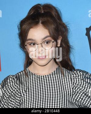 Anna Cathcart arrive au Netflix TOUS LES LIEUX LUMINEUX screening tenu à l'ArcLight Hollywood à Hollywood, CA le lundi 24 février 2020. (Photo De Athanlee B. Mirador/Sipa États-Unis) Banque D'Images