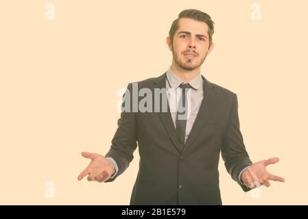 Portrait de jeune homme barbu beau in suit Banque D'Images