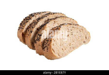 Pain saupoudré de graines de sésame noires qui ont expiré et ont de la moisissure sur la surface du pain. Tranché ​​bread isolé sur le fond blanc W Banque D'Images