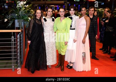 Martina Apostolova, Ela Rumpf, Victoria Carmen Sonne, Joana Ribeiro, Zita Hanrot Et Jonas Dasser Aux European Shooting Stars Awards 2020 Au Berlinale 2020/7ème Festival International Du Film De Berlin À La Berlinale Palast. Berlin, 24 février 2020 | utilisation dans le monde entier Banque D'Images