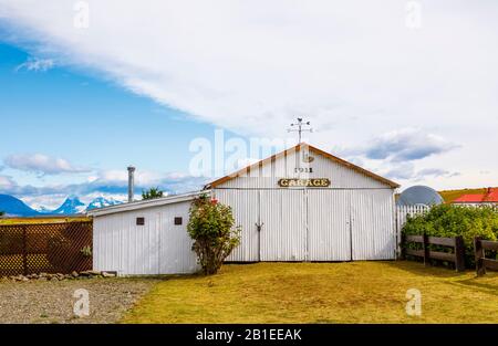 Garage de Puerto Bories House, Puerto Bories, village de Patagonie, près de Puerto Natales, province d'Ultima Esperanza, région de Magallanes, sud du Chili Banque D'Images