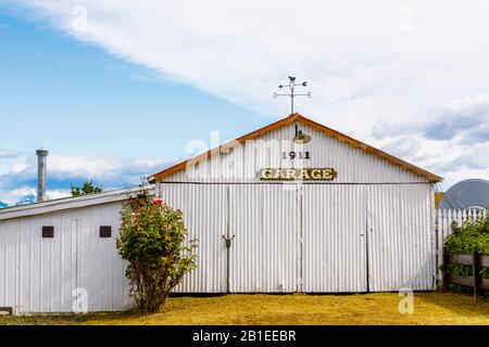 Garage de Puerto Bories House, Puerto Bories, village de Patagonie, près de Puerto Natales, province d'Ultima Esperanza, région de Magallanes, sud du Chili Banque D'Images