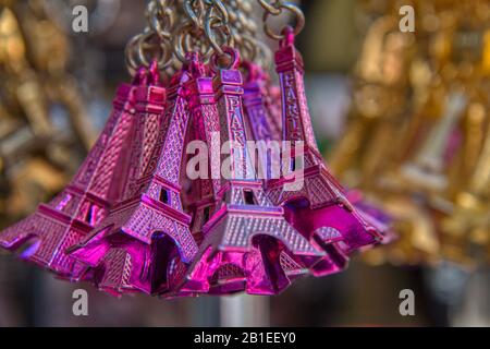 Porte-clés souvenir de Paris avec la tour Eiffel Banque D'Images