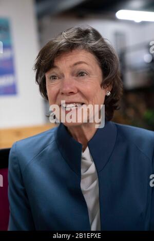 Diana Taylor, compagnon de longue date de l'ancien maire de New York et candidate actuelle à la nomination présidentielle démocrate Michael Bloomberg, accueille des partisans d'un rassemblement de femmes pour Mike dans le centre-ville de Houston. Banque D'Images