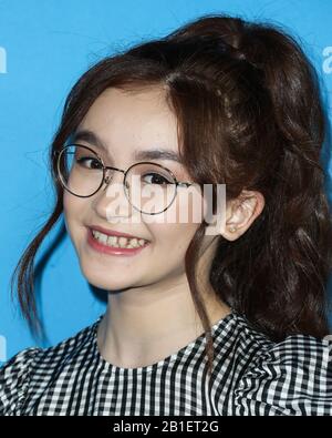 Hollywood, LOS ANGELES, CALIFORNIE, États-Unis - 24 FÉVRIER: L'actrice Anna Cathcart arrive à l'examen spécial de Los Angeles De "All The Bright Places" de Netflix qui s'est tenu à ArcLight Hollywood le 24 février 2020 à Hollywood, Los Angeles, Californie, États-Unis. (Photo De Xavier Collin/Image Press Agency) Banque D'Images