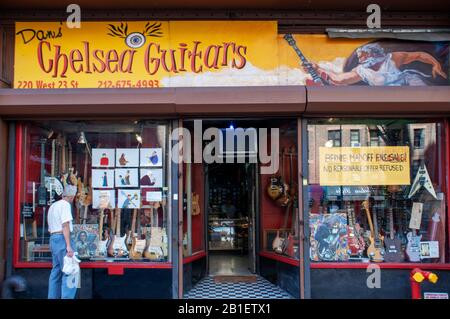 Magasin de guitare Chelsea New york. ÉTATS-UNIS. Dan'S Chelsea Guitars. 23ème rue @ 7ème Av. À Côté De Chelsea Hotel. Manhattan New York City États-Unis Banque D'Images