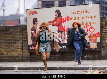 MisBehavior 2020 film Fox du 20ème siècle avec Keira Knightley à gauche et Jessie Buckley Banque D'Images