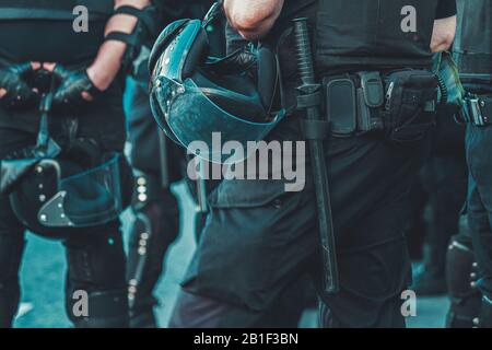 policiers en uniforme de combat Banque D'Images