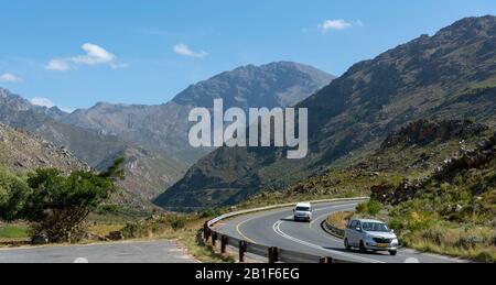 Michell'S Pass, Ceres, Western Cape, Afrique Du Sud. 2019. Michell's Pass, l'autoroute R-46 à proximité des montagnes de Ceres et Skurweberg dans le Cap occidental, Banque D'Images