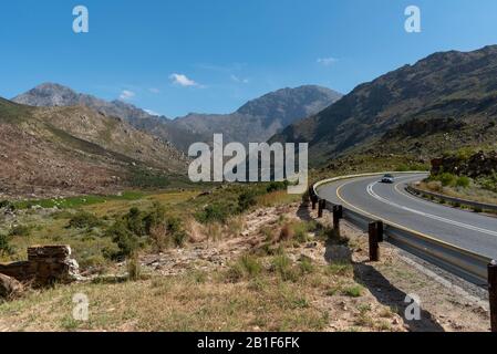 Michell'S Pass, Ceres, Western Cape, Afrique Du Sud. 2019. Michell's Pass, l'autoroute R-46 à proximité des montagnes de Ceres et Skurweberg dans le Cap occidental, Banque D'Images