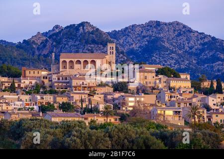 Selva dans la lumière du matin, région de Raiguer, Serra de Tramuntana, Majorque, Iles Baléares, Espagne Banque D'Images