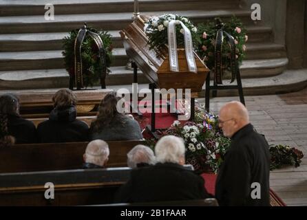 Melnik, République Tchèque. 25 février 2020. Dernier adieu à Vladimir Hradec, qui a coopéré avec le groupe anti-communiste de résistance des frères Masin dans les années 1950, s'est tenu le 25 février 2020 à Melnik, en République tchèque. Hradec est mort à l'âge de 88 ans. Crédit: Vit Cerny/Ctk Photo/Alay Live News Banque D'Images