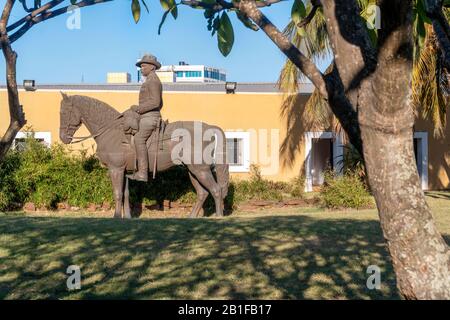 Statue d'officier de cavalerie sur la cour de la forteresse de Maputo utilisée comme musée, Mozambique Banque D'Images