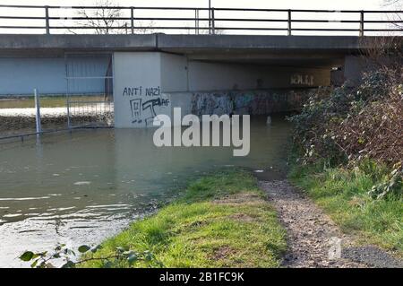 Pont A16 Palding Road avec passage souterrain inondé après de fortes pluies récentes dans le Lincolnshire de Boston. Banque D'Images