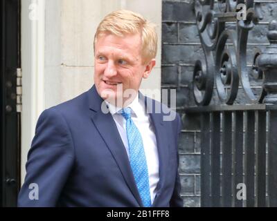 Londres, Royaume-Uni. 25 février 2020. Secrétaire d'État au numérique, à la culture, aux médias et au sport Oliver Dowden quitte la réunion hebdomadaire du Cabinet à Downing Street. Crédit: Uwe Deffner/Alay Live News Banque D'Images