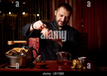 Cérémonie du thé. La façon traditionnelle de faire du thé. Banque D'Images