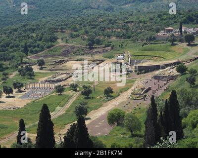 En regardant vers le bas sur le site archéologique de l'ancien Messène, Ithomi, Messini, Messenia, Péloponnèse, Grèce Banque D'Images