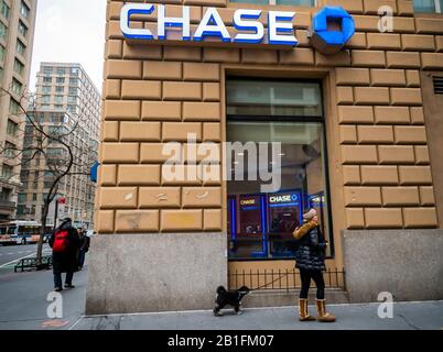 Une succursale de la banque JPMorgan Chase à New York le mardi 18 février 2020. (© Richard B. Levine) Banque D'Images